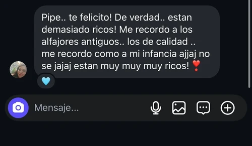 Captura de chat de WhatsApp con recomendación y nuevo pedido de alfajores